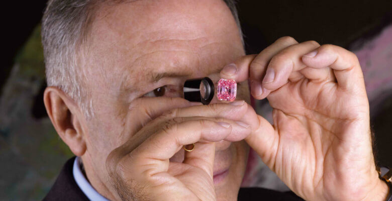 ５１億円のピンクダイヤを落札したローレンス・グラフ氏